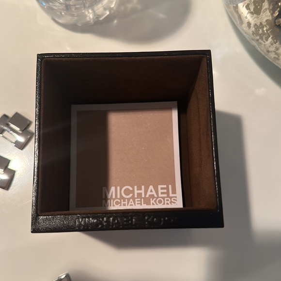 Michael Kora Women’s Chain link watch - Picture 5 of 7